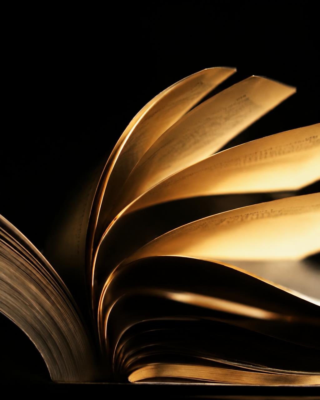 Páginas de livro iluminadas
